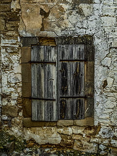 janela, velho, intemperizado, envelhecido, estragado, parede, arquitetura, casa, abandonado, decair, rachar, oxidado, suja, estrutura construída, recurso de construção de parede, exterior do edifício, construção, ninguém, dia, texturizado, história, fechadas, o passado, ao ar livre, deterioração, parede de pedra, 5K, CC0, domínio público, royalty free