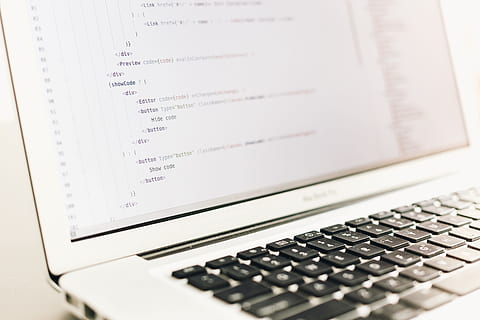 tourné, Macbook Air, l'affichage, application de codage, blanc, portable, ordinateur, détails, la programmation, scénario, La technologie, codage, clavier d'ordinateur, affaires, moniteur d'ordinateur, l'Internet, personne, équipement électrique, fermer, calculatrice, la communication, lien, mathématiques, à l'intérieur, mise au point sélective, la finance, Technologie sans fil, équipement informatique, texte, prise de vue en studio, papier, vue grand angle, nombre, document, calculateur, 5K, CC0, domaine public, libre de droits