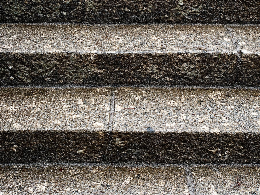 passo, pietra, bagnato, livello, strato, volo, scalata, progredire, più alto, arrampicata, orizzontale, modello, ripetere, discontinuità, interruzione, modificare, altezza, occhiali da sole, grigio, strada, scala, sfondi, passaggi, all'aperto, materiale lapideo, avvicinamento, strutturato, nessuno, giorno, fotogramma intero, vista dall'alto, mezzi di trasporto, asfalto, cartello, segnaletica stradale, marcatura, simbolo, città, direttamente sopra, luce del sole, ruvido, ghiaia, calcestruzzo, 4K