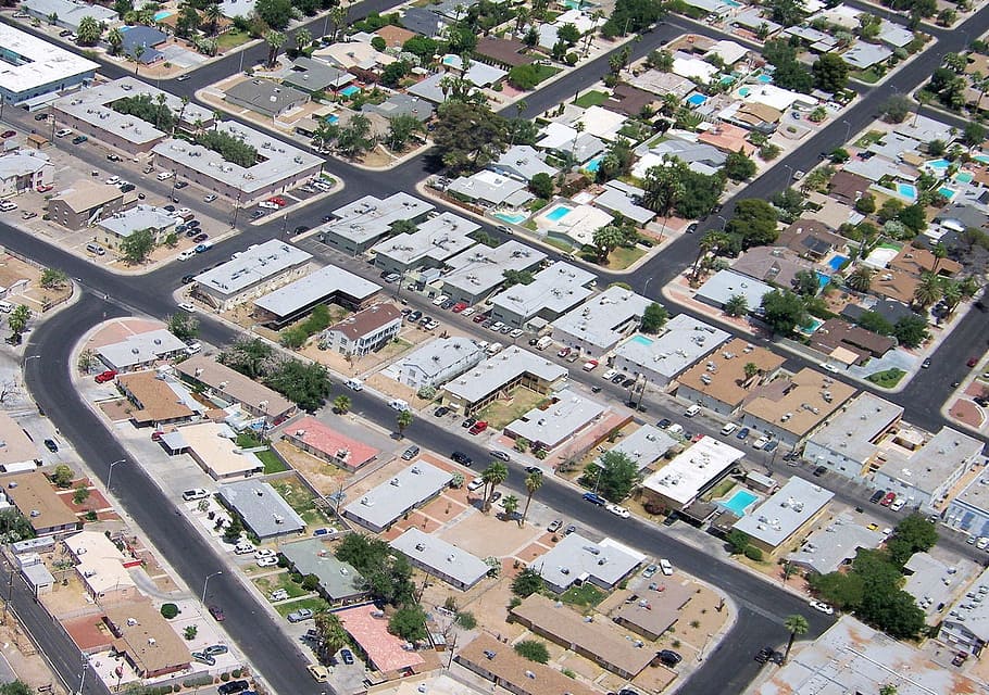 arkitektur, landskab, objekter, stadig, liv, observation, by, vegas, bygning udvendig, bygget struktur, bygning, høj vinkel visning, dag, boligområde, ingen mennesker, gade, træ, udendørs, luftfoto, fællesskab, transportmidler, tag, bybilledet, natur, byudbredelse, lejlighed, 720P