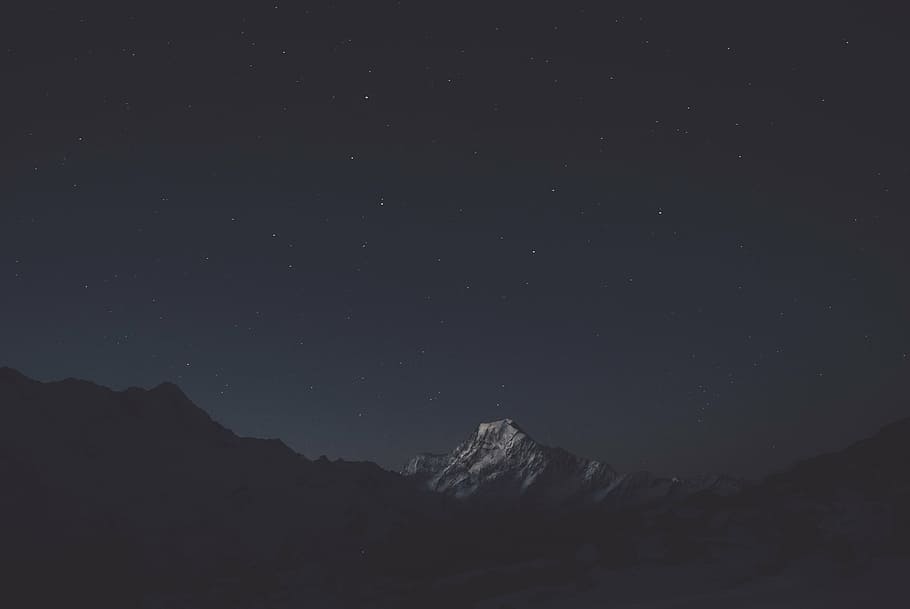 horské alpy, temný, noc, nebe, hora, krajina, kopec, hvězda - prostor, astronomie, Příroda, mléčná dráha, sníh, galaxie, scenics - příroda, prostor, klid, klidné scény, krása v přírodě, pohoří, nikdo, mimoměstské scény, hvězda, idylický, hvězdné pole, horský vrchol, životní prostředí, venku, formace, zasněžené hory, 4K