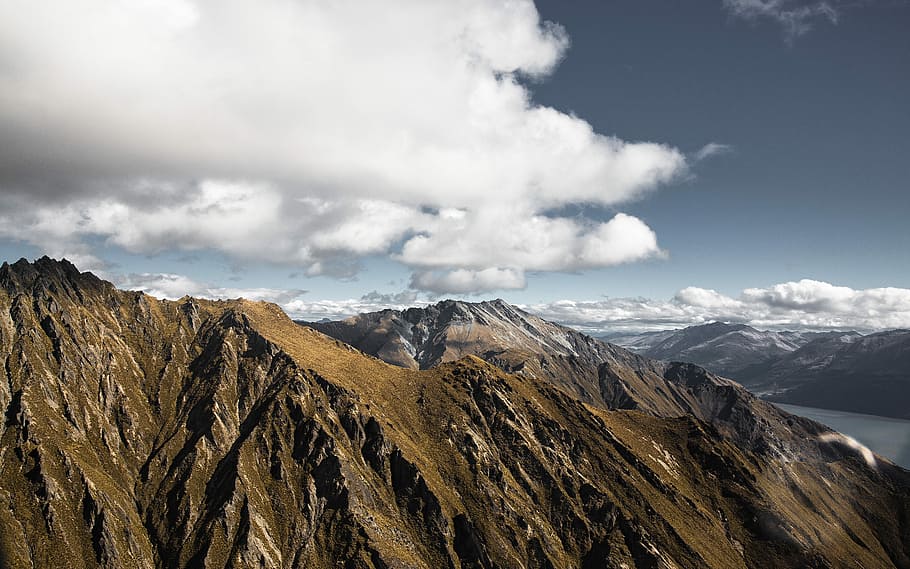 braun, Bergketten, Weiß, Wolken, felsig, Berg, wolkig, Himmel, Wolke, Rau, Rock, Gras, Antenne, Textur, Cliff, Foto, Fotografie, Kanon, Schnee, See, Ozean, Landschaft, Abenteuer, Reise, Neuseeland, Flug, wolke - himmel, Umgebung, Szenen - Natur, Schönheit in der Natur, Gebirge, kalte Temperatur, Winter, Natur, Tag, keine Leute, Reiseziele, Land, draußen, schneebedeckter Berg, Nicht-städtische Szene, Gipfel, dramatische Landschaft, Bergrücken, 5K