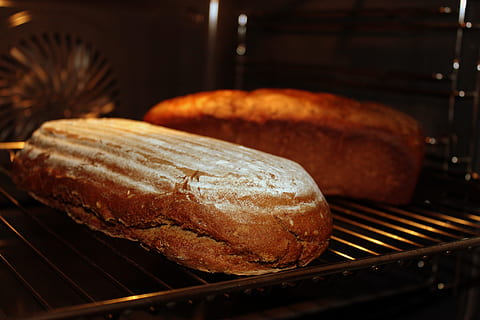brød, bage, sprød, mad, bager, bage brød, Bagværk, snack, brød brød, håndværk, spise, bondens brød, hjemmelavet, basisfødevarer, mel, korn, brød skorpe, bageri, ernæring, bagt, dagligt brød, sult, selberbacken, foder, crusty, frisch, ovn, køl ned, gitter, morgenmad, gør det selv, ark, hed, mad og drikke, friskhed, indendørs, tæt på, ingen mennesker, forberedelse, velvære, fokus på forgrunden, sund kost, apparat, bolle, butik, varme - temperatur, klar til at spise, fransk mad, 5K, CC0, offentligt domæne, royaltyfrie