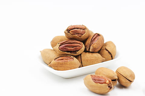 pecannoten, moer, walnoten, eten en drinken, voedsel, witte achtergrond, studio opname, versheid, binnenshuis, moer - eten, detailopname, gezond eten, stilleven, welzijn, uitknippen, amandel, geen mensen, bruin, gedroogd fruit, fruit, notedop, ingrediënt, tussendoortje, 5K, CC0, publiek domein, royaltyvrij