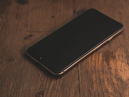 space, gray, iphone 6, displaying, black, screen, brown, wooden, surface, table, desk, technology, smartphone, smart, phone, communication, telephone, mobile, business, wood, background, cellphone, modern, iphone, plus, 6s, white, connection, empty, display, isolated, blank, cellular, digital, old, mockup, device, texture, wireless technology, wood - material, still life, indoors, close-up, mobile phone, high angle view, smart phone, portable information device, single object, no people, black color, metal, device screen, portability, silver colored, wood grain, personal accessory, 4K, CC0, public domain, royalty free