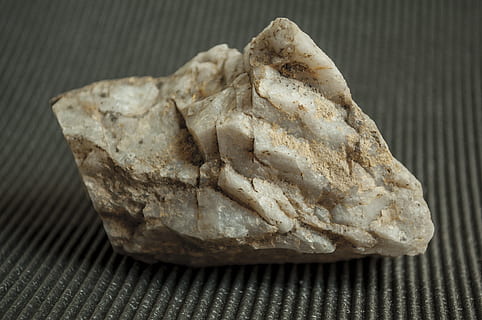 roccia, quarto di gallone, pietra, cristallo, pietra preziosa, natura, bianca, geologia, difficile, gemma, minerale, decorazione, granito, naturale, nero, struttura, colore, geologico, cibo, avvicinamento, cibo e bevande, natura morta, freschezza, pane, in casa, nessuno, pronto a mangiare, vista dall'alto, concentrarsi sulle conoscenze acquisite, tavolo, benessere, al forno, Cibo indiano, mangiare sano, Marrone, cibo asiatico, spuntino, fatti in casa, tentazione, prima colazione, 4K, CC0, dominio pubblico, privo di copyright