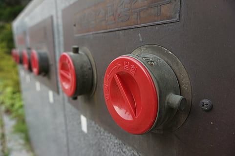 fireplug, otevřeno, Zavřeno, Červené, detail, ochrana, bezpečnost, bezpečnostní, naléhavost, řízení, nikdo, sdělení, kov, průmysl, nouzové vybavení, nehody a katastrofy, požární hydrant, zařízení, technologie, text, nouzové znamení, podepsat, přeprava, stiskněte tlačítko, ocel, 5K, CC0, veřejná doména, bez autorských práv