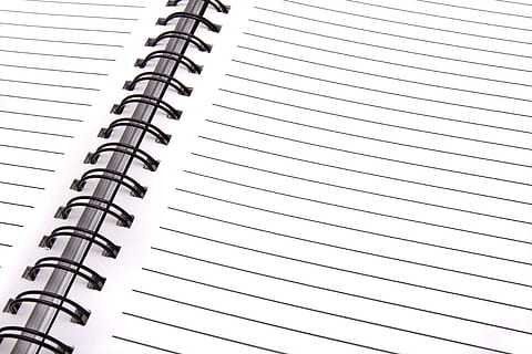lav, synsvinkel, vindeltrappe, blank, blank side, forretning, data, dagbog, dokument, uddannelse, vandret, linjer, Bemærk, notesbog, noter, kontor, pad, side, papir, planner, planlægning, optage, skole, ark, spiralformet, stål, stribe, undersøgelse, skrive, skrivning, spiral notesbog, offentliggørelse, Kontorforsyning, note pad, Bestil, tæt på, ringbind, kopiere plads, indendørs, ingen mennesker, hvid farve, hvid baggrund, stribet, besked, 5K, CC0, offentligt domæne, royaltyfrie