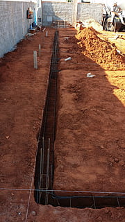 Stavební práce, reforma, budova, konstrukce, práce, ocelový rám, stavba, architektura, průmysl, exteriér budovy, nikdo, staveniště, den, přeprava, vysoký úhel pohledu, cesta vpřed, venku, směr, město, Příroda, slunečního světla, nástěnný prvek, rozvoj, perspektiva, cestovat, 4K, CC0, veřejná doména, bez autorských práv