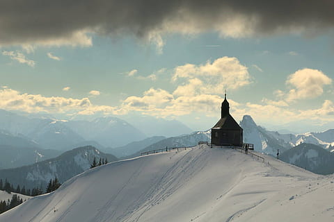 Pasqua, primavera, muntanya, neu, sol, primavera, muntanya, esperança, fe, Alps europeus, hivern, naturalesa, paisatge, a l'aire lliure, cel, blau, escenics, blanc, turó, europa, temperatura de fred, arquitectura, exterior de l'edifici, estructura construïda, Serra, núvol - cel, escenics - natura, bellesa a la natura, religió, lloc de culte, creença, dia, muntanya nevada, cap gent, cim de muntanya, 1080P, CC0, domini públic, lliure de regalies