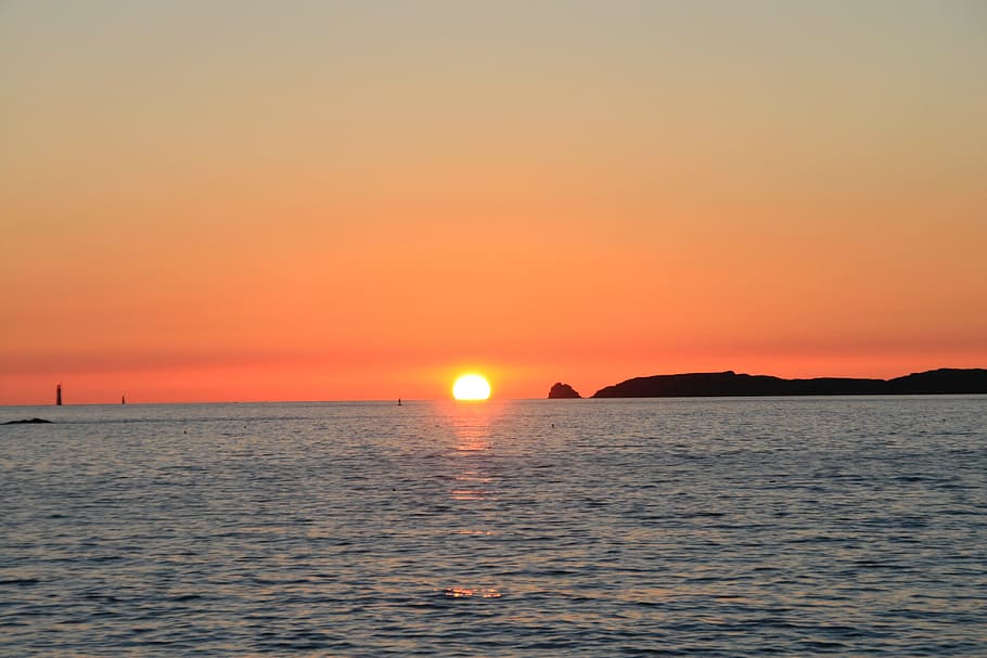 sol, posta de sol, mar, estiu, paisatge, posta de sol de la natura, cel, oceà, sol tombat, naturalesa, tarda, llum, aigua, bellesa a la natura, escenics - natura, color taronja, escena tranquil·la, tranquil·litat, idíl·lic, davant del mar, horitzó sobre l’aigua, cap gent, horitzó, escena no urbana, còpia espai, a l'aire lliure, veler, cel romàntic, 4K
