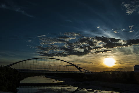 posta de sol, riu, ebro, paisatge, naturalesa, riu, ebro, sol, cel, aigua, pont, horitzó, paisatge natural, ciutat, arquitectura, calma, Saragossa, núvol - cel, pont - estructura feta per l'home, cap gent, connexió, estructura construïda, cable, transport, línia elèctrica, electricitat, exterior de l'edifici, bellesa a la natura, escenics - natura, a l'aire lliure, pont d’arc, pista de vapor, 4K, CC0, domini públic, lliure de regalies
