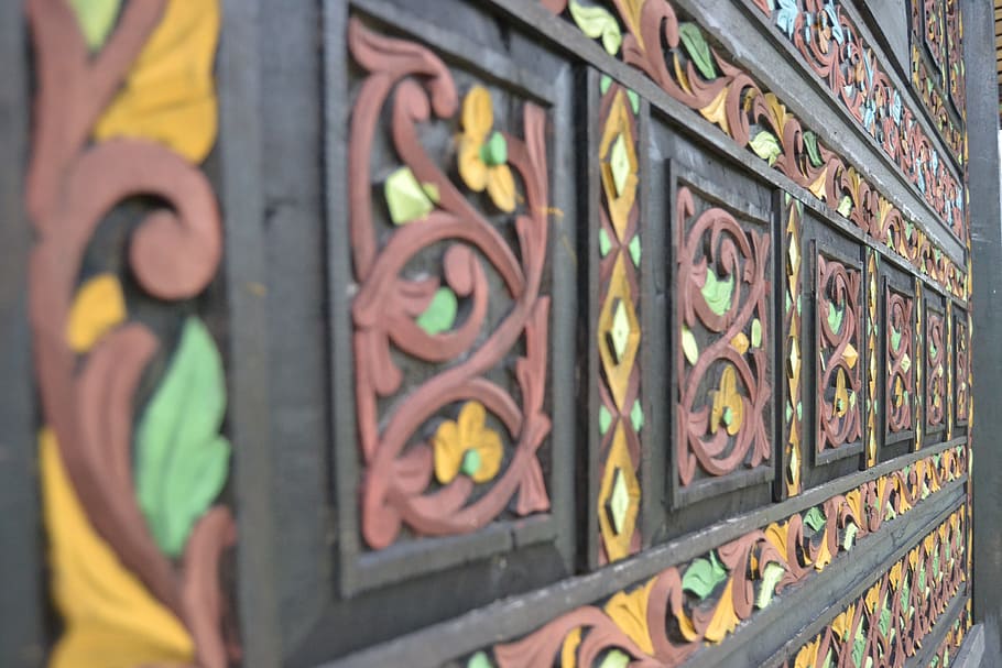 parets, patrons, dissenys, retro, simètric, simetria, formes, superfícies, vintage, arquitectura, edificis, exterior, artístic, floral, decoratiu, estructures, pis, fusta, cap gent, art i artesania, primer pla, centrar-se en primer pla, seguretat, dia, graffiti, patró, creativitat, protecció, metall, multicolor, artesania, representació humana, porta, a l'aire lliure, enfocament selectiu, tancat, ornamentat, 4K