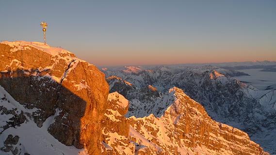 zugspitze, gunung, puncak, pertemuan puncak, salju, Desember, scenics - alam, keindahan di alam, langit, alam, lingkungan Hidup, pemandangan, musim dingin, pegunungan, adegan yang tenang, batu, suhu dingin, batu - benda, adegan non-urban, ketenangan, padat, puncak gunung, tidak ada orang, di luar rumah, gunung berselimut salju, 4K, CC0, domain publik, bebas royalti