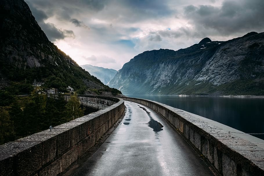 calma, tempesta, pont de formigó marró, paret, carretera, bassal, aigua, mar, llac, muntanya, roques, arbre, bosc, reflexió, ringedalsvatnet, encara, pluja, cel, bellesa a la natura, Serra, escenics - natura, medi ambient, núvol - cel, naturalesa, tranquil·litat, paisatge, cap gent, escena tranquil·la, direcció, el camí a seguir, cim de muntanya, 4K