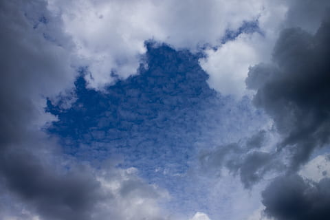 wolk, hemel, blauw, cloudscape, zomerwolken, wolken, bewolking, wolk - lucht, milieu, dramatische hemel, natuur, schoonheid in de natuur, achtergronden, geen mensen, scenics - natuur, humeurige lucht, wind, atmosfeer, buitenshuis, storm, dag, meteorologie, klimaat, 4K, CC0, publiek domein, royaltyvrij