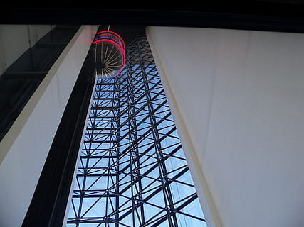 arkitektoniske, fotografering, hvid, højhus, bygning, elevator, Hotel, elevator, teknik, løfte op, teknik, arkitektur, bygget struktur, indendørs, lav vinkel visning, by, dag, ingen mennesker, bygning udvendig, glas - materiale, metal, udendørs, mønster, himmel, loft, høj - høj, natur, tagvindue, vindue, moderne, tårn, glas, direkte under, 2K, CC0, offentligt domæne, royaltyfrie