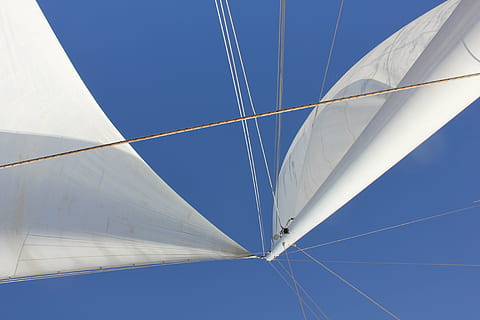 pavo, goleta, vela, azul, velero, cielo, navegación, barco náutico, transporte, mástil, el color blanco, modo de transporte, naturaleza, ambiente, yate, nadie, polo, enviar, cielo limpio, viaje, de yates, viento, aparejo, al aire libre, embarcaciones de pasajeros, resumen, lujo, aleación, 5K, CC0, dominio público, libre de derechos