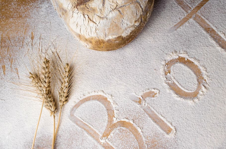 gambi di grano, tavolo, Farina, pane, infornare, cibo, panettiere, pane del contadino, cuocere il pane, forno, pagnotta di pane, Grano, pianta di cereali, cottura al forno, integrale, al forno, segale - grano, Marrone, orzo, seme, freschezza, grano intero, biologico, agricoltura, ciambella, pasta frolla, Pasticcino, cibo e bevande, nessuno, in casa, gruppo di oggetti, natura morta, vista dall'alto, natura, girato in studio, avvicinamento, direttamente sopra, design, legno - materiale, pianta, raccolto, 1080P