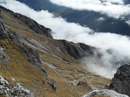 versante, nuvole, pendenza, montagne, montagna, bellezza nella natura, scenics - natura, paesaggio, geologia, scena non urbana, ambiente, geografia fisica, roccia, nuvola - cielo, giorno, nessuno, roccia - oggetto, natura, solido, fumo - struttura fisica, cielo, terra, scena tranquilla, la tranquillità, potere in natura, catena montuosa, all'aperto, primavera calda, cratere vulcanico, 2K, CC0, dominio pubblico, privo di copyright