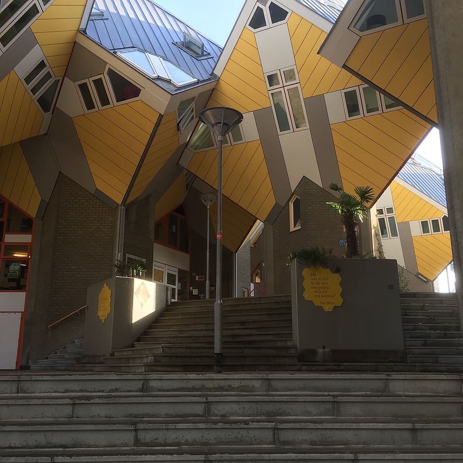 Rotterdam, cub, arquitectura, estructura construïda, exterior de l'edifici, edifici, escala, passos i escales, cap gent, vista d’angle baix, dia, barri residencial, naturalesa, ciutat, a l'aire lliure, cel, finestra, llum solar, casa, barana, sostre, 2K