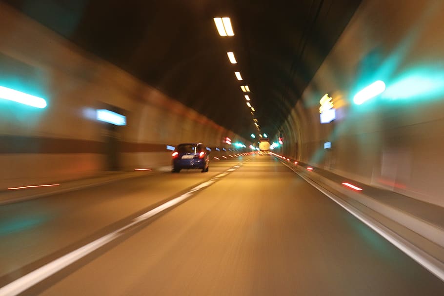 arquitectura, estructures, infraestructures, túnel, tub, skyways, autopistes, trànsit, transport, moviment, il·luminat, moviment borrós, velocitat, manera de transport, automòbil, carretera, cotxe, exposició llarga, nit, en moviment, ciutat, equips d’il·luminació, faro, carrer, vida de ciutat, el camí a seguir, cap gent, autopista de carrils múltiples, sender lleuger, a l'aire lliure, llum del vehicle, línia divisòria, 5K