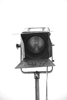 luce a led, riflettore, luce, illuminazione, tecnologia, evento, Teatro, nessuno, cielo sereno, sfondo bianco, copia spazio, girato in studio, ritagliare, giorno, attrezzatura per l'illuminazione, avvicinamento, natura, cielo, in stile retrò, metallo, comunicazione, Inquadratura dal basso, vecchio, all'aperto, architettura, lampada elettrica, 5K, CC0, dominio pubblico, privo di copyright