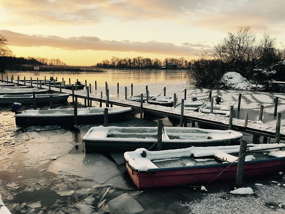 inverno, Berlino, invernale, la neve, lago, nevoso, freddo, acqua, buio, città, capitale, congelato, nevicata, Germania, banca, arte, paesaggio, Morgenstimmung, nave nautica, mezzi di trasporto, ormeggiato, la tranquillità, nuvola - cielo, natura, tramonto, nessuno, Paesaggi, modo di trasporto, cielo, bellezza nella natura, scena tranquilla, scenics - natura, scena non urbana, all'aperto, riflessione, albero, post in legno, barca a remi, 4K