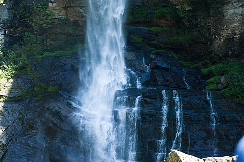 naturaleza, agua, cascada, al aire libre, luz, ambiente, fluir, escénico, cascadas, paisajes - naturaleza, belleza en la naturaleza, rock, tierra, movimiento, roca - objeto, árbol, larga exposición, bosque, sólido, movimiento borroso, formacion de roca, nadie, planta, agua que fluye, poder en la naturaleza, fluido, selva, 4K, CC0, dominio público, libre de derechos