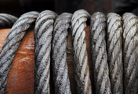 svarta linor, kabel-, trumma, smuts, sår, metall, järn, stål, lagd, strå, olja, fett, trådar, flexibel, rep, vriden, styrka, helix, grunge, smutsig, vinter-, inget folk, närbild, inomhus, dag, trämaterial, mat och dryck, stor grupp av objekt, full ram, på rad, mat, textil-, affärsfinansiering och industri, texturerad, bakgrunder, fortfarande liv, överflöd, utomhus, selektiv fokusering, natur, mönster, fokusera på förgrunden, fiskerinäring, jute, 4K, CC0, offentligt domän, royaltyfria