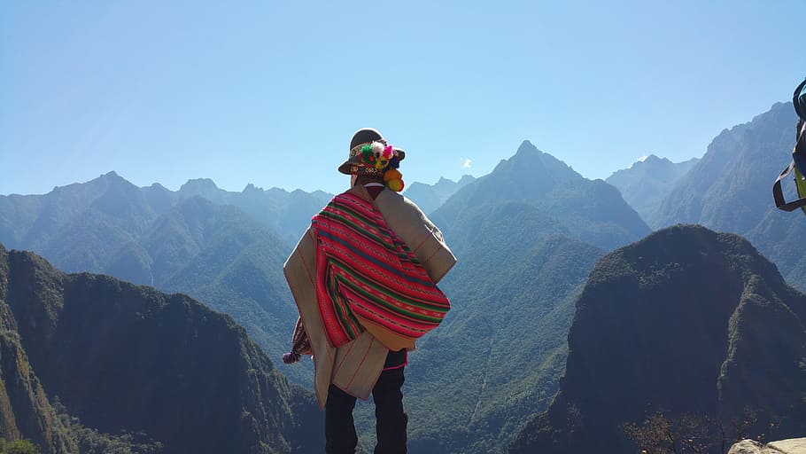 persona, de peu, al costat, muntanya, paco, perú, paisatge, xaman, peruà, Serra, senderisme, naturalesa, adult, escenics, cel, escenics - natura, bellesa a la natura, activitat, una persona, viatge, vacances, viatjar, aventura, festa, activitat d'oci, destinacions de viatge, cel clar, tres quarts de longitud, a l'aire lliure, mirant la vista, cim de muntanya, 5K