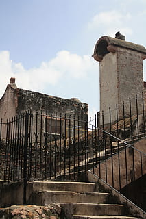 mexicà, sostre, convent, arquitectura, estructura construïda, cel, exterior de l'edifici, núvol - cel, vista d’angle baix, edifici, naturalesa, dia, cap gent, vell, el passat, història, a l'aire lliure, destinacions de viatge, paret, funció de construcció de parets, viatjar, fàbrica, ciutat, 4K, CC0, domini públic, lliure de regalies