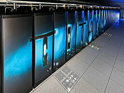 grau, Titan Wand drucken, Titan 3, Super Computer, groß, schnell, Berechnungen, Eichenallee, Tennessee, Innerhalb, Labor, Technologie, Sicherheit, Daten, Internet, Netzwerkserver, drinnen, keine Leute, Sicherheitssystem, Schutz, Kommunikation, in einer Reihe, Großrechner, die Architektur, Computernetzwerk, Bodenbelag, Blau, Verbindung, Gestell, Geschäft, Fliesenboden, elektrische Ausrüstung, Bahnhof, 1080P, CC0, gemeinfrei, lizenzfrei
