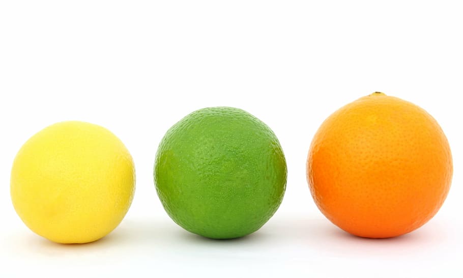 giallo, verde, arancia, frutta, sfondo, amaro, prima colazione, luminosa, ristorazione, avvicinamento, colorato, cucina, cucinando, delizioso, dieta, fitness, cibo, fresco, bene, Salute, salutare, ingrediente, isolato, Limone, vita, lime, macro, naturale, nutrizione, sbucciare, rinfrescante, ristorante, insalata, di stagione, parecchi, sottile, dimagrante, aspro, spremere, ancora, estate, gustoso, tropicale, verdure, bianca, sano, agrumi, freschezza, maturo, biologico, cibo e bevande, colore arancione, girato in studio, ritagliare, sfondo bianco, mangiare sano, nessuno, colore verde, benessere, gruppo di oggetti, due oggetti, in casa, 2K