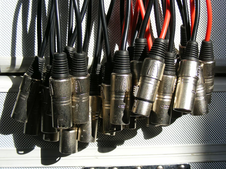 negre, vídeo, compost, cables, àudio, Caixa, ebn, música, proel, so, etapa, cable, tecnologia, gran grup d'objectes, cap gent, metall, primer pla, natura morta, a l'interior, elecció, fons, marc complet, col · lecció, variació, eina de treball, vista d’angle alt, en fila, equipament, patró, arranjament, cargol, color negre, abundància, color plata, 2K