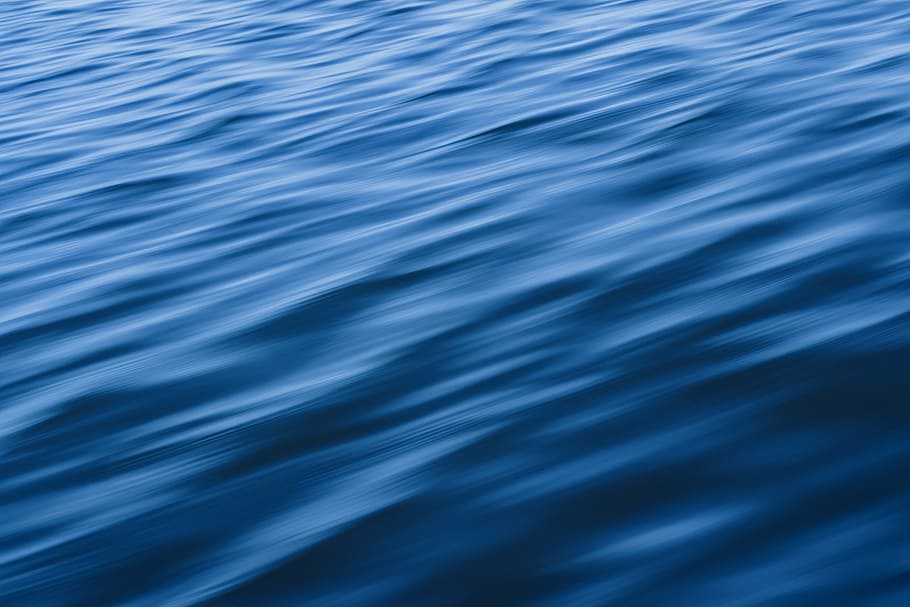 il·lustració d’aigua blava, blau, oceà, fons, aigua, mar, naturalesa, marí, profund, relaxació, resum, ondulació, onada, patró, superfície de l'aigua, líquid, textura, marc complet, ondulat, cap gent, moviment, moviment borrós, patró d'ones, fons abstractes, vista d’angle alt, reflexió, a l'aire lliure, bellesa a la natura, aigua que flueix, efecte texturat, 5K