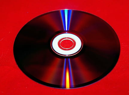 tyhjä, DVD, kaksikerroksinen, tallennusväline, poltettu, data, x-box-peli, värilaser, värikäs, valo, muovi-, PC, DVD-ROM, punainen, muoto, geometrinen muoto, ympyrä, ei ihmisiä, tekniikka, lähikuva, sisällä, musiikki, liike, metalli-, värillinen tausta, taiteen kulttuuri ja viihde, kiiltävä, kuvio, viestintä, hämärtynyt liike, design, valaistu, sähkölamppu, kylläinen väri, 4K, CC0, public domain, rojaltivapaa