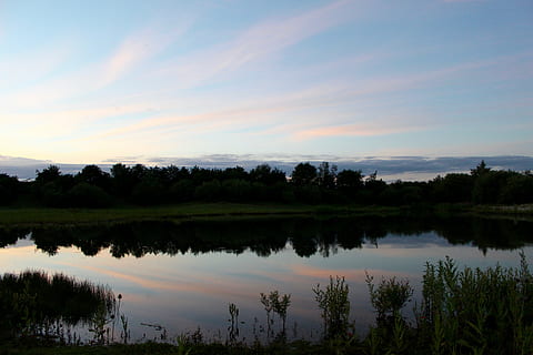trädlinje, reflekterande, kropp, vatten, blå, himmel, dagtid, sjö, grön, gräs, Strand, träd, natur, reflexion, växter, moln, solnedgång, scenics, lugn, silhuett, lugn plats, scenics - natur, skönhet i naturen, växt, moln - himmel, inget folk, icke-urbana scenen, idyllisk, tillväxt, utomhus, reflektion sjö, 5K, CC0, offentligt domän, royaltyfria