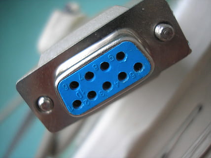 porta, cavo, spina, computer, dati, Rete, tecnologia, attrezzatura, Collegare, Internet, seriale, telecomunicazione, connessione, digitale, connettore, cablata, cordone, informazione, web, networking, blu, avvicinamento, nessuno, singolo oggetto, metallo, in casa, girato in studio, macchiato, concentrarsi sulle conoscenze acquisite, macro, acciaio, ombra, buco, messa a fuoco selettiva, forma, attrezzature domestiche, modello, vista dall'alto, sfondo bianco, natura morta, lega, economia, 1080P, CC0, dominio pubblico, privo di copyright