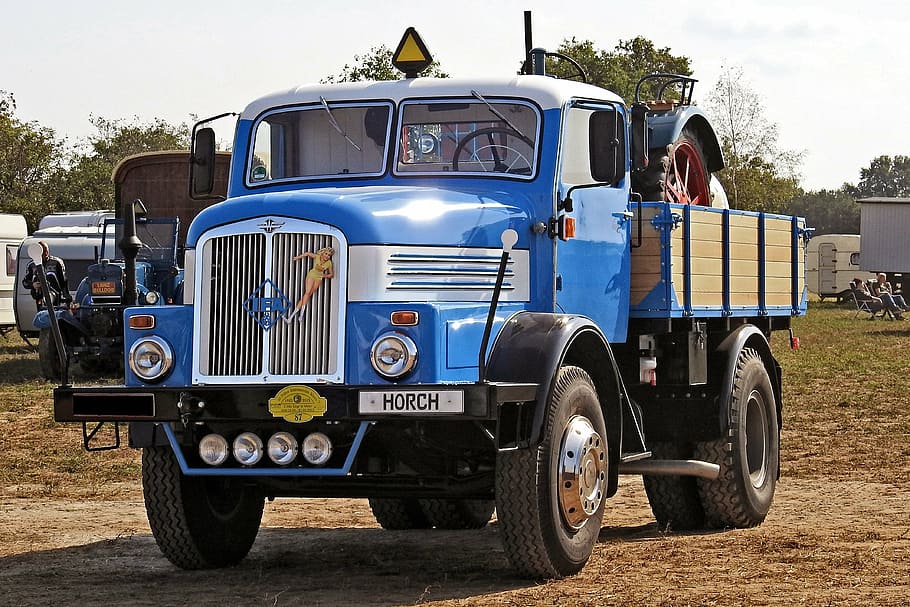 camió, vell, històricament, oldtimer, h6z, horch, ddr, hauber llarg, ifa, transport, manera de transport, vehicle terrestre, estacionari, automòbil, dia, cotxe, estil retro, naturalesa, cel, blau, bandera, a l'aire lliure, cotxe d'època, ciutat, arbre, camioneta, terra, vista frontal, pneumàtic, 4K