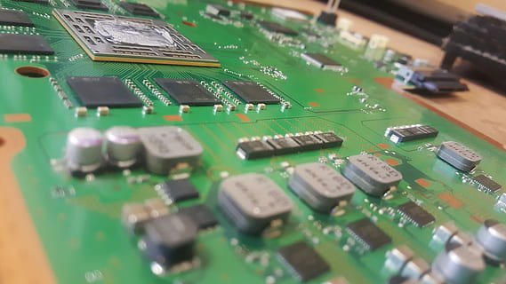 circuit, conseil, console, Composants, circuit, planche, souder, condensateur, diode, puce, Mémoire, CPU, gpu, vert, marron, jaune, argent, disque dur, difficile, conduire, électricien, playstation, ps4, circuit imprimé, La technologie, puce informatique, carte mère, lien, personne, couleur verte, Industrie électronique, équipement, la communication, mise au point sélective, fermer, industrie, contrôle, à l'intérieur, complexité, équipement audio, nombre, matériel d'enregistrement sonore, la musique, culture artistique et divertissement, équipement électrique, source de courant, bloc de connexion, composant électrique, 5K, CC0, domaine public, libre de droits