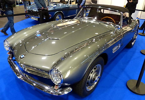eerlijk, tentoonstelling, Old Timer, auto, historisch, oude auto's, klassiek, oldtimertentoonstelling, motorvoertuig, vervoer, wijze van transport, landvoertuig, blauw, glimmend, koplamp, motorkap, boodschappen doen, binnenshuis, vintage auto, auto industrie, dag, stationair, luxe, zilverkleurig, reflectie, incidentele mensen, sportwagen, monteur, 2K, CC0, publiek domein, royaltyvrij