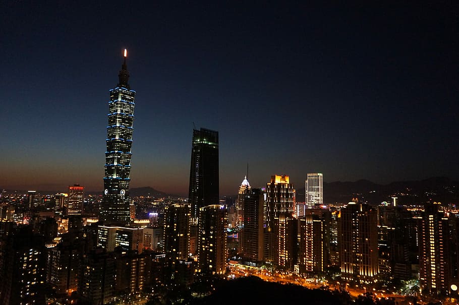 taipei101, fotografia de lapse de temps, edificis, nit, edifici, torre, gratacels, fosc, horitzó, silueta, llums, ciutat, urbà, exterior de l'edifici, arquitectura, estructura construïda, il·luminat, exterior d’edifici d’oficines, paisatge urbà, paisatge, modern, barri residencial, horitzó urbà, cel, naturalesa, destinacions de viatge, vida de ciutat, districte del centre de la ciutat, cap gent, alta - alta, districte financer, a l'aire lliure, vida nocturna, fletxa, 4K