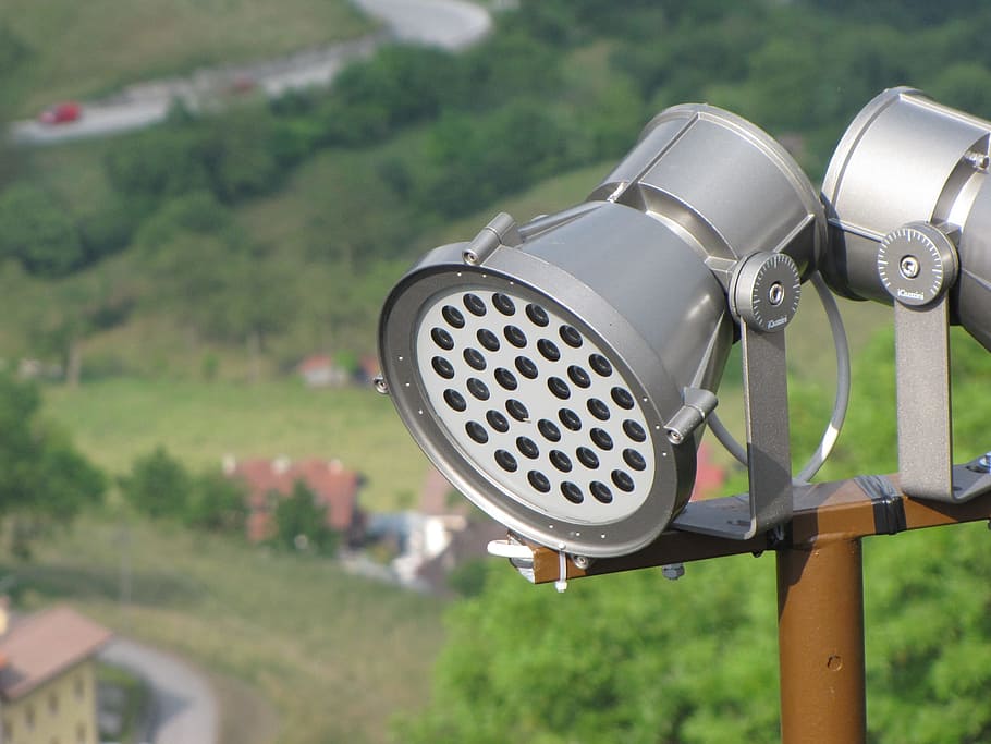 luce, faro, guidato, elettrico, elettricità, illuminazione, all'aperto, campo, giorno, colore verde, erba, nessuno, concentrarsi sulle conoscenze acquisite, tecnologia, natura, metallo, pianta, ambiente, albero, avvicinamento, paesaggio, scenics - natura, scena non urbana, mezzi di trasporto, terra, veicolo terrestre, color argento, 1080P