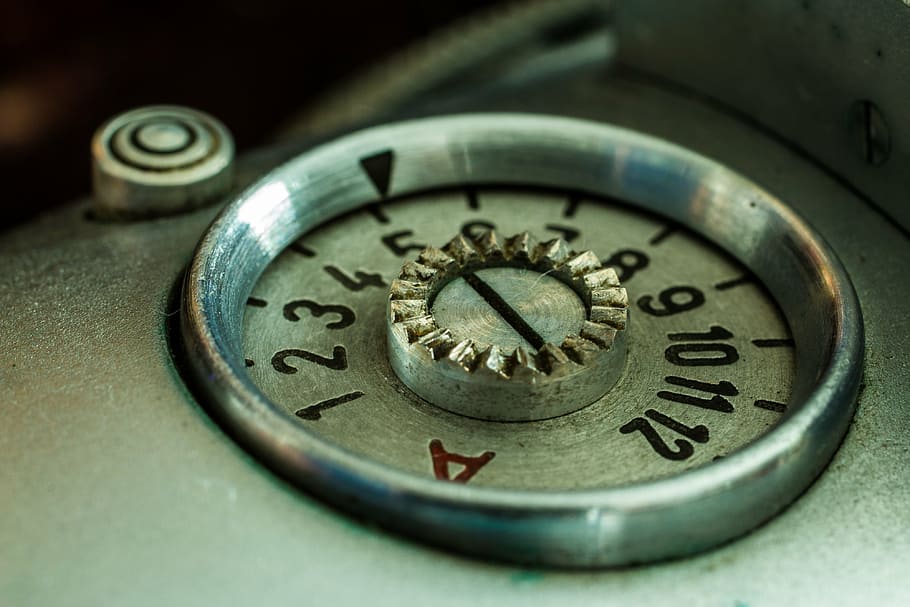 càmera, vell, retro, agfa, passat, nostàlgia, fotografia, càmera de fotos, metall, veure, primer pla, temps, nombre, cap gent, enfocament selectiu, a l'interior, part de la màquina, maquinària, tecnologia, rellotge, equipament, rellotge de polsera, precisió, riquesa, primer pla extrem, forma, natura morta, Finances, color plata, rellotge de butxaca, luxe, 4K