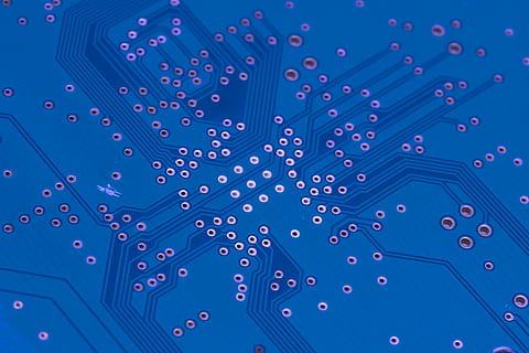 circuit imprimé bleu, planche, ordinateur, carte mère d'ordinateur, puce, traitement de l'information, joint de soudure, électronique, lignes, macro, ligne, circuits, Matériel, centre de contrôle, trace, il, planche de montage, composant, datailaufnahme, carte mère, La technologie, circuit imprimé, Les données, les liaisons, Elko, souder, distributeur, ingénierie électrique, magasin de données, disque dur, processeur, CPU, numérique, pc, abstrait, arrière-plans, l'Internet, personne, bleu, fermer, Industrie électronique, eau, lien, plein cadre, modèle, industrie, à l'intérieur, laissez tomber, rouge, équipement informatique, la communication, équipement, complexité, 4K, CC0, domaine public, libre de droits