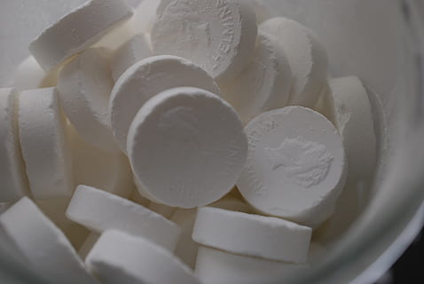 pebermynte, slik, hvid, slikkande, søde sager, sukker, sukker var, velsmagende, sød, mad, gryde, spis slik, tæt på, sundhedspleje og medicin, indendørs, hvid farve, stilleben, stor gruppe af objekter, ingen mennesker, mad og drikke, friskhed, overflod, høj vinkel visning, beholder, sødt mad, fuld ramme, velvære, selektiv fokusering, studio skud, gruppe af objekter, mejeriprodukt, fristelse, 4K, CC0, offentligt domæne, royaltyfrie