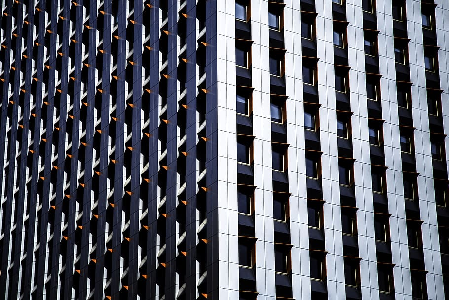 foto, negre, gris, concret, alt, edifici de pujada, de gran alçada, edifici, negre i gris, edifici de gran alçada, finestra, arquitectura, gratacels, torre, edifici d'oficines, exterior de l'edifici, escena urbana, estructura construïda, vidre - material, modern, ciutat, districte del centre de la ciutat, negocis, façana, reflexió, arquitectura i edificis, vida de ciutat, alta - alta, a l'aire lliure, en fila, marc complet, fons, dia, cap gent, patró, vista d’angle baix, repetició, exterior d’edifici d’oficines, oficina, costat a costat, naturalesa, disseny, 5K