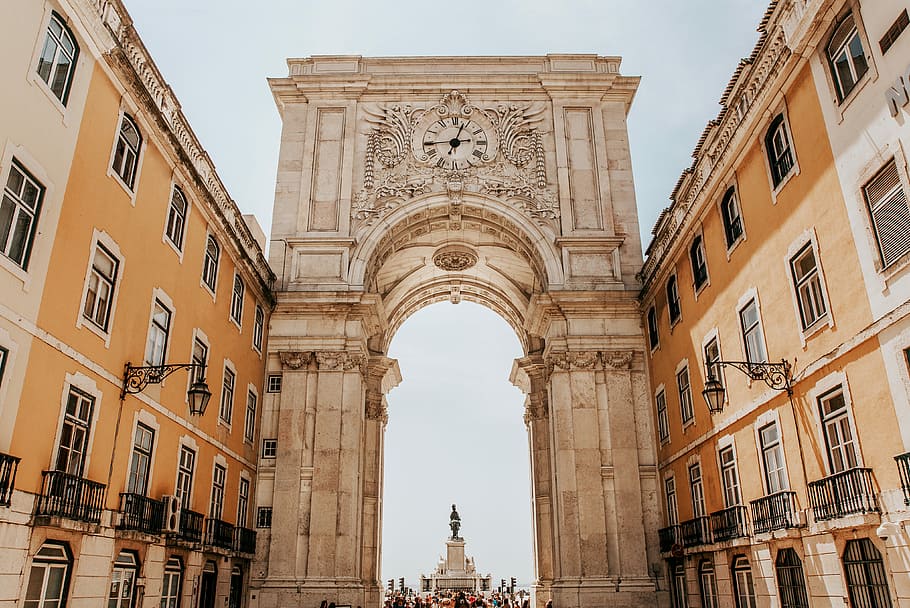 arco di cemento marrone, arco tra gli edifici, architettura, pietra, finestra, orologio, arco, struttura costruita, esterno dell'edificio, destinazioni di viaggio, storia, il passato, turismo, città, viaggio, cielo, nessuno, natura, giorno, monumento, Inquadratura dal basso, costruzione, all'aperto, memoriale, stile gotico, ornato, stile classico, 4K