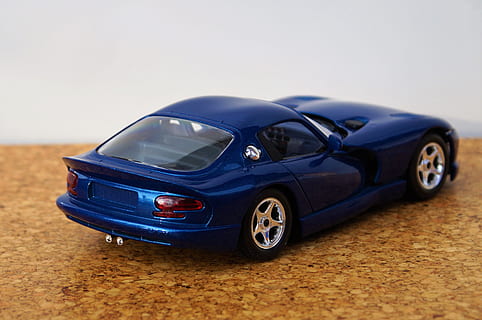 modelauto, adder, ontwijken, auto, model-, Old Timer, speelgoed, sportwagen, oud, blauw, motorsport, voertuig, klassiek, automotive, vervoer, geen mensen, dag, buitenshuis, motorvoertuig, wijze van transport, converteerbaar, landvoertuig, retro gestileerd, kopie ruimte, race auto, glimmend, sport, rood, binnenshuis, selectieve aandacht, modern, reizen, luxe, chroom, wiel, 4K, CC0, publiek domein, royaltyvrij